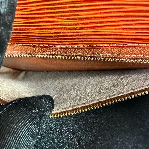 Louis Vuitton Brown Epi Leather Art Deco Clutch Bag - Picture 5 of 16